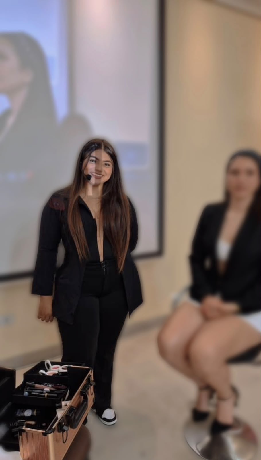 Julie Ramón, maquilladora profesional en su estudio de Los Patios